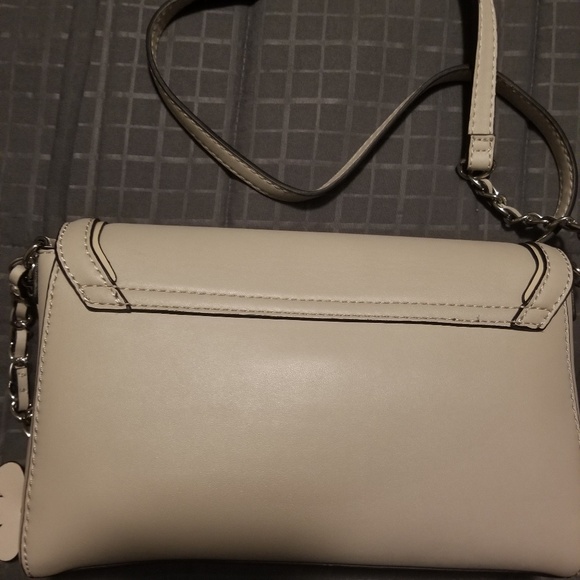 Final ⤵️! Guess Lilabelle crossbody - Picture 3 of 3